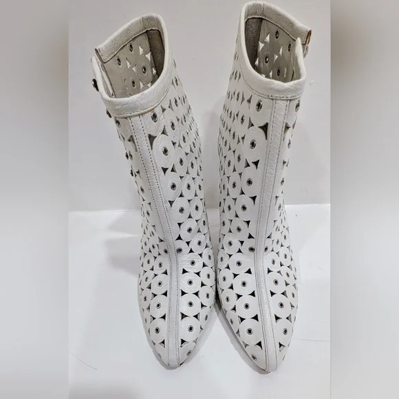 Alaia White Leather Laser Cut Heeled Boots with Grommets - Picture 4 of 10